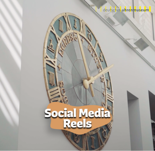 Social Media Reels für das Deutsche Uhrenmuseum Wanduhr mit römischen Ziffern und dem Text „Social Media Reels“ darunter.